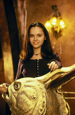 Casper_Christina_Ricci_promo_with_fish